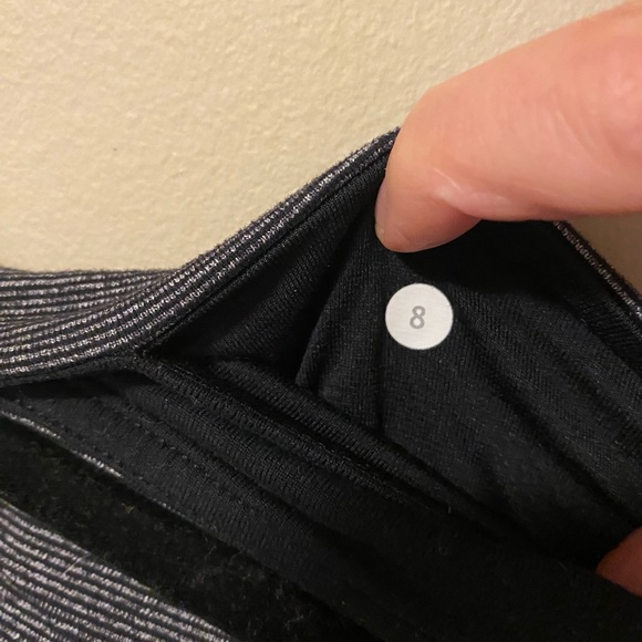 Lululemon Wonder Under Crops - size 8 - Picture 3 of 4